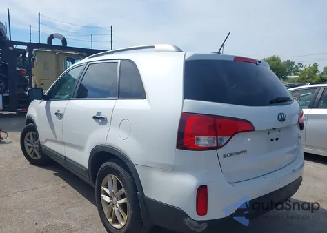 2015 Kia Sorento Lx z USA, uszkodzony, nr VIN 5XYKTCA64FG652689